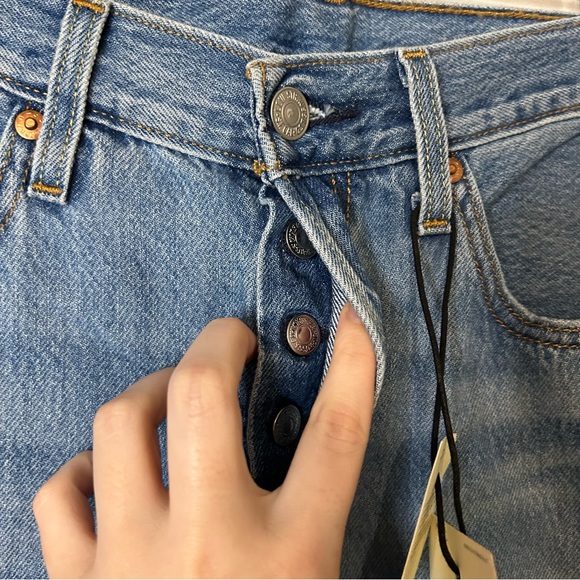NWT Levi’s 501 Distressed High Rise Cropped Jeans - Picture 6 of 8